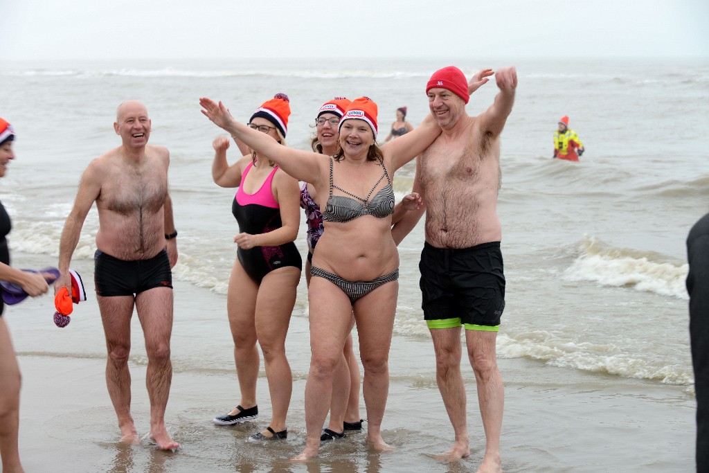 ../Images/Nieuwjaarsduik Noordwijk 2020 114.jpg